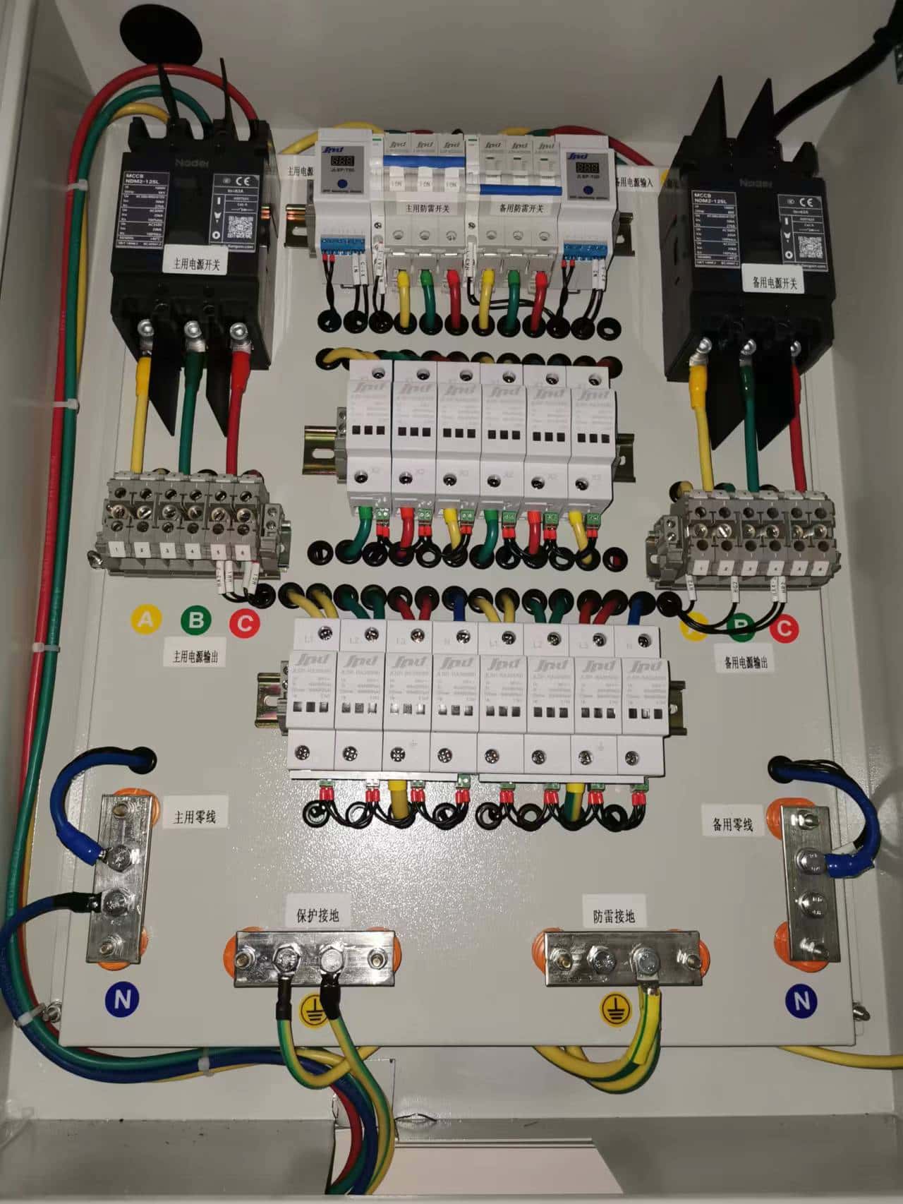 Yüksek rakımlı bölgelerde kullanılan aşırı gerilim koruma cihazları (SPD'ler) için elektriksel mesafenin artırılması gerekmektedir. GB/T 18802.11 standardı, test ve sertifikasyonda bu gereksinimi nasıl yansıtmaktadır?