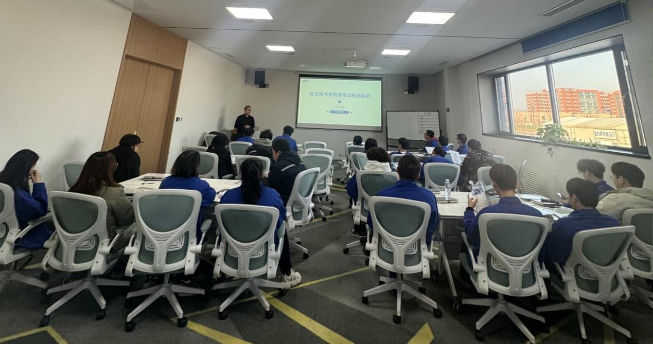 Jinli Lightning Protection teknik ekibi Shenyang Feichi Electrical'ı ziyaret etti